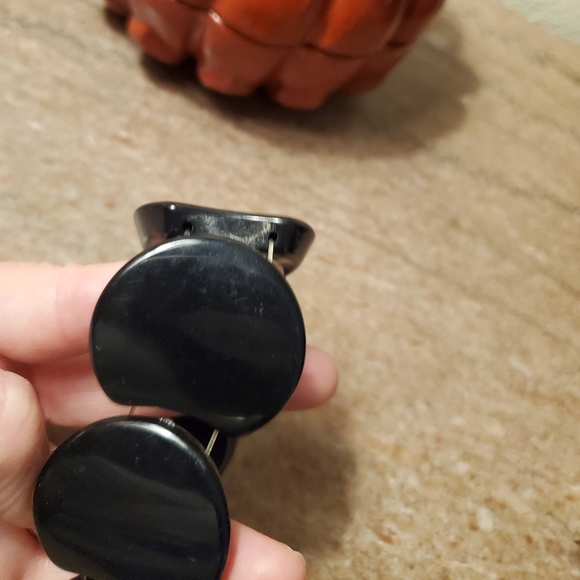 Mod Style Acrylic Bracelet - Picture 4 of 7